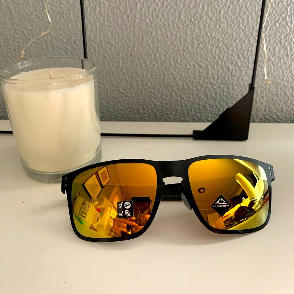 Oakley metal sunglasses!